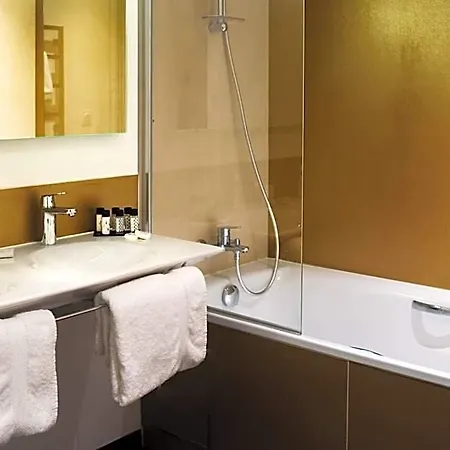 Kyriad Prestige Amiens - And 4* Poulainville